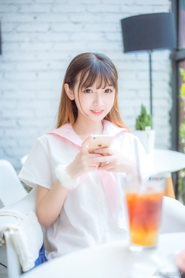 “这个文和就无需操心了，我自有方法让它回来。”吕布看着贾诩，两人同时笑了起来。